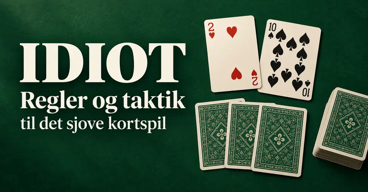 Grafik til kortspillet Idiot med teksten »Idiot – Regler og taktik til det sjove kortspil«, hjerter to, spar ti og kort med bagsiden opad på en mørkegrøn baggrund.